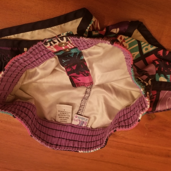 Billabong - Picture 3 of 7